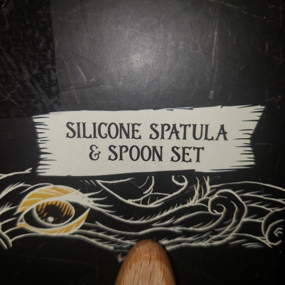 DISNEY HOCUS POCUS SILACONE SPATULA & SPOON SET NIP - Picture 6 of 8
